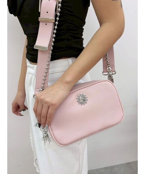 EVRIS(エヴリス)の「【500mlペットボトルが入る】ボールチェーンショルダーBAG(ショルダーバッグ・レディース・ピンク/ブラック/ホワイト・FREE)」の15枚目の写真