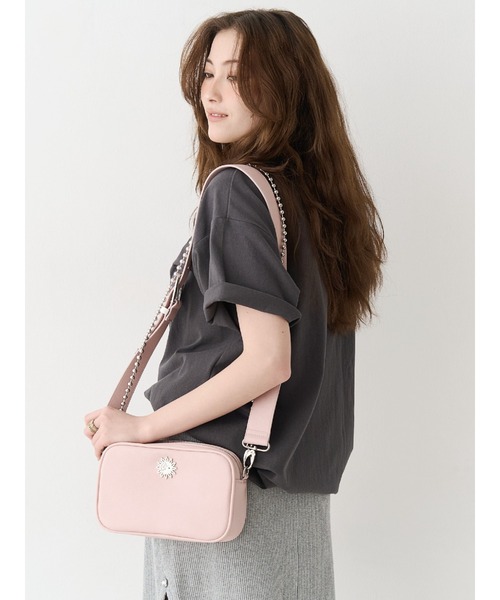 EVRIS（エヴリス）の「【500mlペットボトルが入る】ボールチェーンショルダーBAG（ショルダーバッグ・レディース・ピンク/ブラック/ホワイト・FREE）」の5枚目の写真