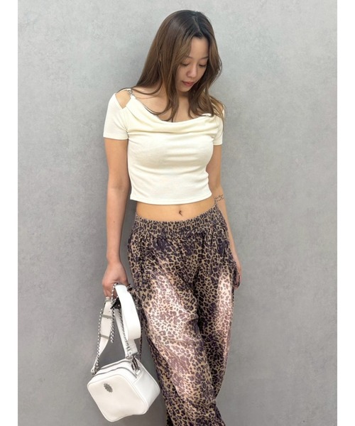EVRIS（エヴリス）の「【500mlペットボトルが入る】ボールチェーンショルダーBAG（ショルダーバッグ・レディース・ピンク/ブラック/ホワイト・FREE）」の14枚目の写真