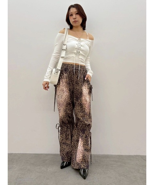 EVRIS（エヴリス）の「【500mlペットボトルが入る】ボールチェーンショルダーBAG（ショルダーバッグ・レディース・ピンク/ブラック/ホワイト・FREE）」の16枚目の写真