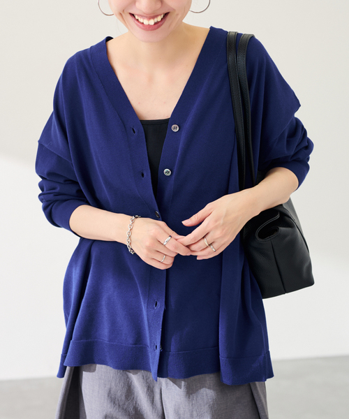 FRAMeWORK（フレームワーク）の「≪一部カラーWEB限定 / 追加≫CO/AceワイドVネックカーディガン（カーディガン/ボレロ・レディース・ブラック/ブルー/モカ/ホワイト・FREE）」の4枚目の写真
