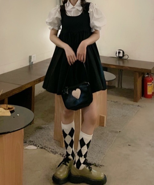 Teem Store(チームストア)の「【2点セット】フリルパフスリーブ半袖シャツ+ミディアム丈フレアキャミワンピース(ワンピース・レディース・ブラック・S/M)」の5枚目の写真