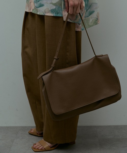 flaeu（フラユ）の「Utility Messenger Bag（ショルダーバッグ・レディース・ブラック/ブラウン・FREE）」の3枚目の写真