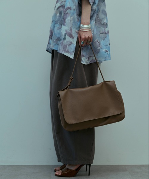 flaeu（フラユ）の「Utility Messenger Bag（ショルダーバッグ・レディース・ブラック/ブラウン・FREE）」の5枚目の写真