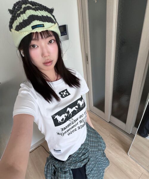 SEW-B（ソービー）の「b3 セミクロップ半袖Tシャツ [ホワイト]（Tシャツ/カットソー・レディース・その他・FREE）」の2枚目の写真