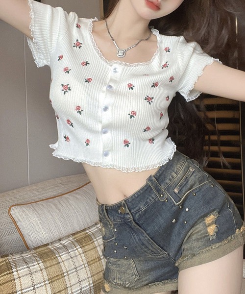 GLAMOROUS JANE(グラマラスジェーン)の「フラワープリントクロップド丈半袖トップス(Tシャツ/カットソー・レディース・ホワイト/ブラック・FREE)」の6枚目の写真
