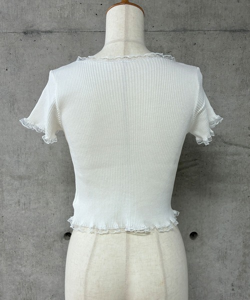GLAMOROUS JANE(グラマラスジェーン)の「フラワープリントクロップド丈半袖トップス(Tシャツ/カットソー・レディース・ホワイト/ブラック・FREE)」の17枚目の写真