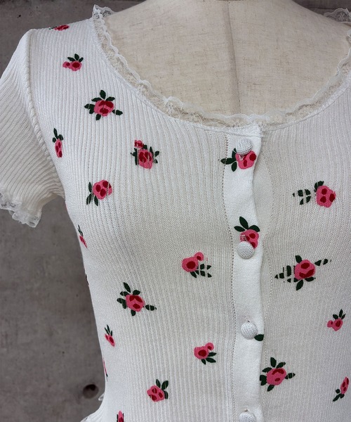 GLAMOROUS JANE(グラマラスジェーン)の「フラワープリントクロップド丈半袖トップス(Tシャツ/カットソー・レディース・ホワイト/ブラック・FREE)」の18枚目の写真