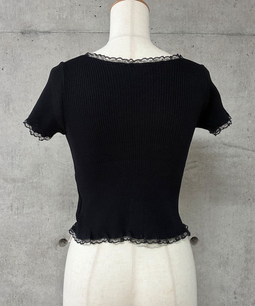 GLAMOROUS JANE(グラマラスジェーン)の「フラワープリントクロップド丈半袖トップス(Tシャツ/カットソー・レディース・ホワイト/ブラック・FREE)」の21枚目の写真