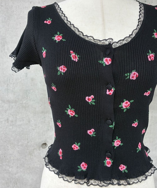 GLAMOROUS JANE(グラマラスジェーン)の「フラワープリントクロップド丈半袖トップス(Tシャツ/カットソー・レディース・ホワイト/ブラック・FREE)」の22枚目の写真