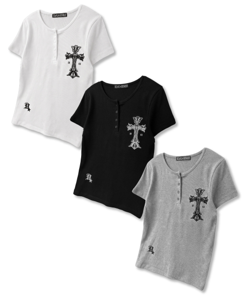 DAMISH(ダミシュ)の「ゴシッククロスヘンリーネックショートスリーブ_ホワイト(Tシャツ/カットソー・レディース・ホワイト・OS)」の5枚目の写真