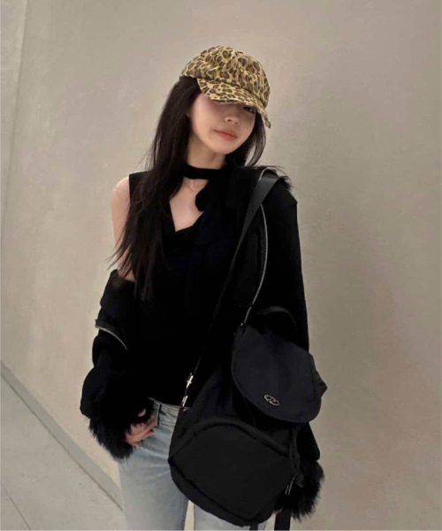 PIMADAZIWIN（ピマダジウィン）の「Signature Logo Mini Backpack [Black]（バックパック/リュック・レディース・その他・FREE）」の8枚目の写真
