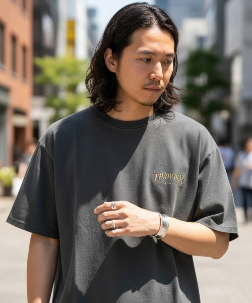 THRASHER(スラッシャー)の「Back Print Pigment S/S T-SHIRTS//THRASHER スラッシャー バックプリント ピグメント加工 半袖Tシャツ オーバーサイズ スケートフォト ワンポイントロゴ ヴィンテージライク(Tシャツ/カットソー・メンズ・チャコールグレー/ピンク・MEDIUM/LARGE/X-LARGE)」の1枚目の写真