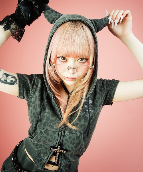 GALFY(ガルフィー)の「【GALFY/ガルフィー】病みギャルデビルパーカー(パーカー・レディース・ブラック系その他/ホワイト/スミクロ・FREE)」の2枚目の写真