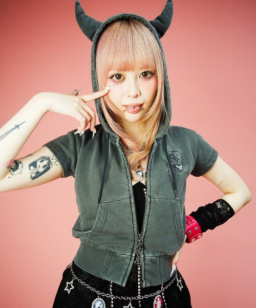 GALFY(ガルフィー)の「【GALFY/ガルフィー】病みギャルデビルパーカー(パーカー・レディース・ブラック系その他/ホワイト/スミクロ・FREE)」の11枚目の写真