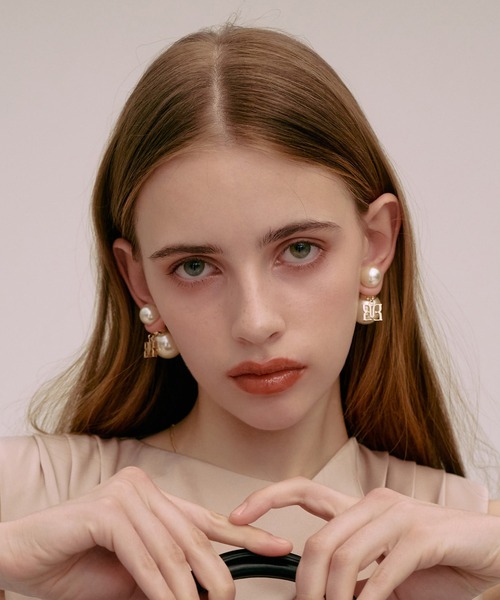 EIMY ISTOIRE(エイミーイストワール)の「PEARL PAPILLON PIERCE(ピアス(両耳用)・レディース・ゴールド・F)」の3枚目の写真