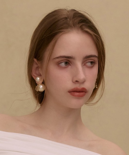 EIMY ISTOIRE(エイミーイストワール)の「PEARL PAPILLON PIERCE(ピアス(両耳用)・レディース・ゴールド・F)」の5枚目の写真