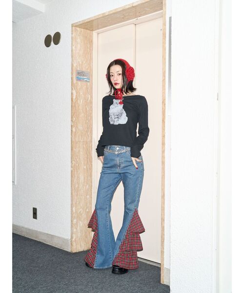 jouetie(ジュエティ)の「パターンフリルドッキングフレアデニム(デニムパンツ・レディース・ブルー/ブラック・SMALL/MEDIUM)」の3枚目の写真