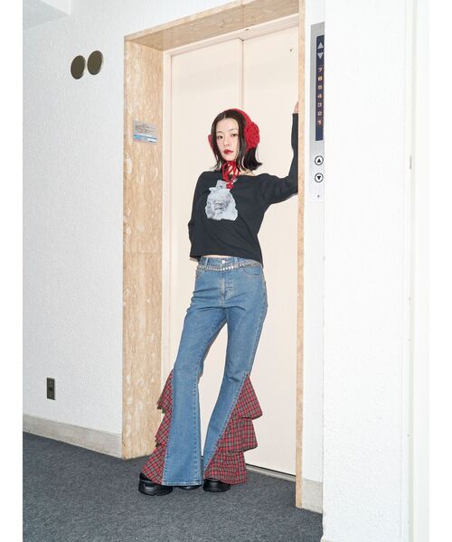 jouetie(ジュエティ)の「パターンフリルドッキングフレアデニム(デニムパンツ・レディース・ブルー/ブラック・SMALL/MEDIUM)」の6枚目の写真
