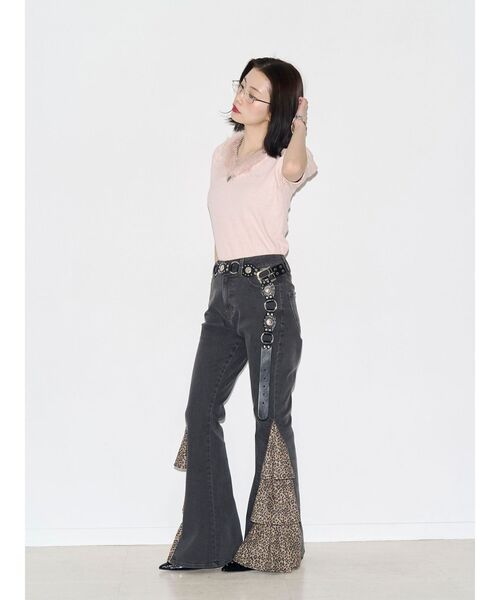 jouetie(ジュエティ)の「パターンフリルドッキングフレアデニム(デニムパンツ・レディース・ブルー/ブラック・SMALL/MEDIUM)」の13枚目の写真