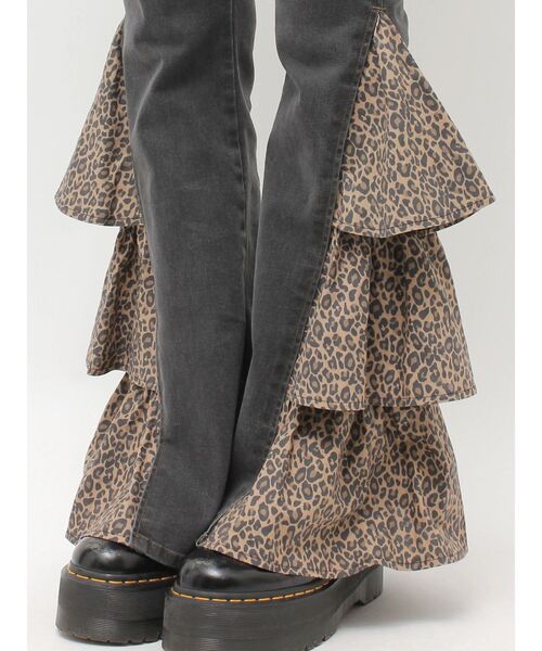 jouetie(ジュエティ)の「パターンフリルドッキングフレアデニム(デニムパンツ・レディース・ブルー/ブラック・SMALL/MEDIUM)」の11枚目の写真