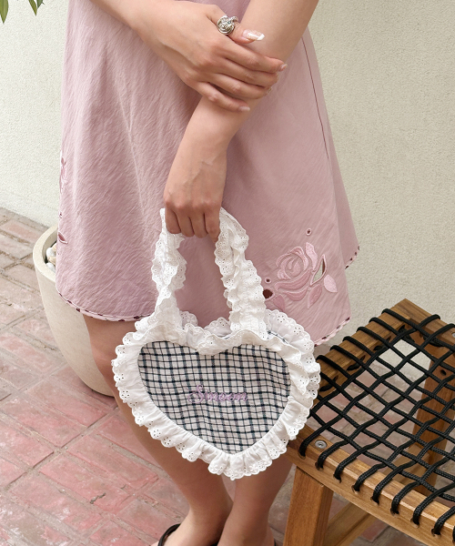 SINOON(シヌーン)の「Shirring Heart Bag (Navy)(メッセンジャーバッグ・レディース・ネイビー・FREE)」の5枚目の写真