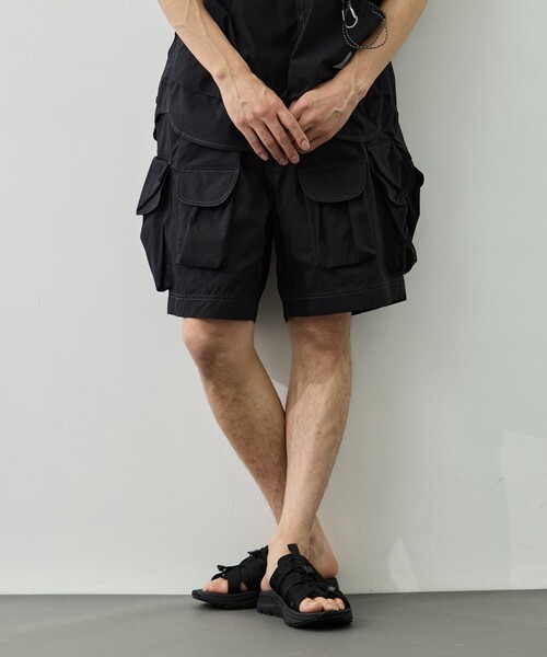 and wander(アンドワンダー)の「【and wander/アンドワンダー】multi pocket short pants(その他パンツ・メンズ・ブラック/サックスブルー・M/L)」の2枚目の写真