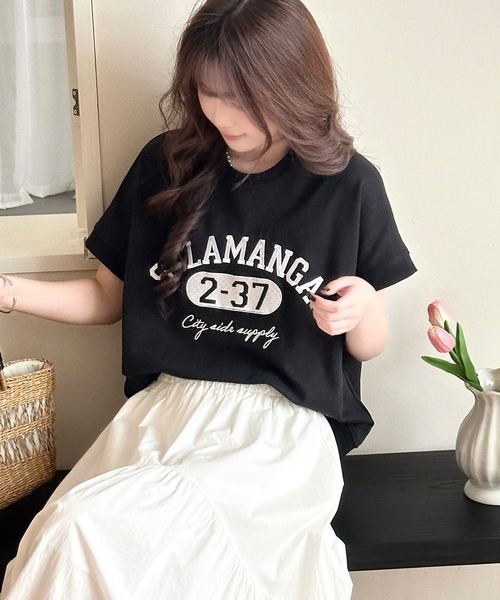 DAY CLOSET(デイ クローゼット)の「半袖 英字 刺繍 カレッジロゴ Tシャツ レディース(Tシャツ/カットソー・レディース・ブラック/ダークグレー・L/M)」の7枚目の写真