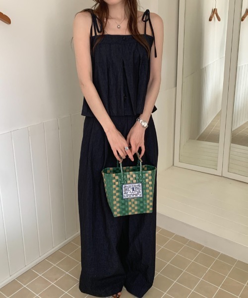 AMAJI(アマジ)の「プリーツ キャミソール + ワイドパンツ セットアップ(セットアップ・レディース・ネイビー/ライトブルー/ベージュ・FREE)」の1枚目の写真