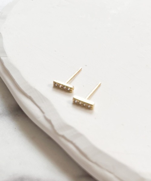 yu-ka(ユーカ)の「YU-KA:ミニバーピアス Mini bar earrings(ピアス(両耳用)・レディース・ゴールド・FREE)」の3枚目の写真
