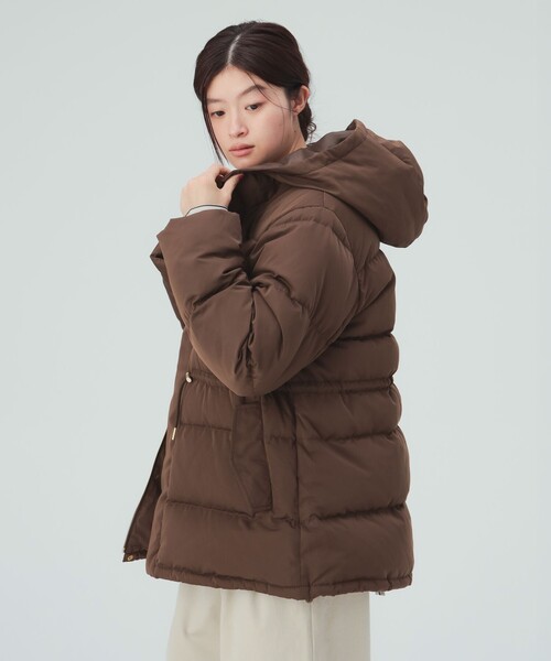 BEAMS HEART(ビームスハート)の「河田フェザー ミドル ダウンコート(ダウンジャケット/コート・レディース・ブラウン/ブラック・SMALL/MEDIUM)」の11枚目の写真