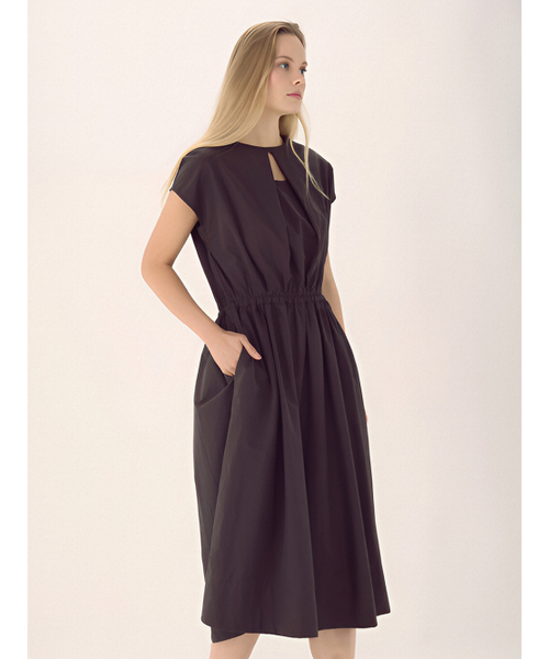 ACUD(アクド)の「Front Cut Banding Dress _Brown(ワンピース・レディース・ブラウン・FREE)」の4枚目の写真