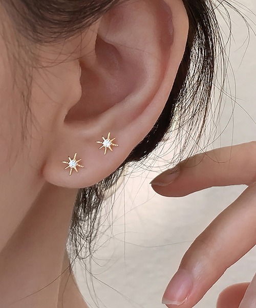 LA VORAGINE(ラ ヴォラジネ)の「小ぶり 星芒スターピアス キュービックジルコニア(ピアス(両耳用)・レディース・GOLD/Silver・FREE)」の1枚目の写真