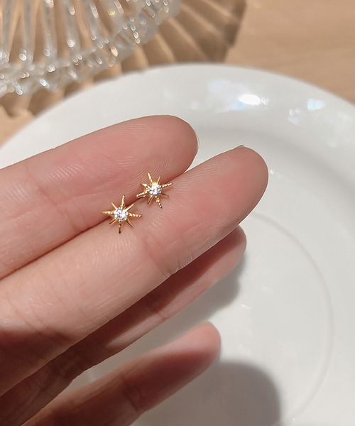 LA VORAGINE(ラ ヴォラジネ)の「小ぶり 星芒スターピアス キュービックジルコニア(ピアス(両耳用)・レディース・GOLD/Silver・FREE)」の4枚目の写真