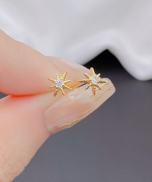LA VORAGINE(ラ ヴォラジネ)の「小ぶり 星芒スターピアス キュービックジルコニア(ピアス(両耳用)・レディース・GOLD/Silver・FREE)」の5枚目の写真