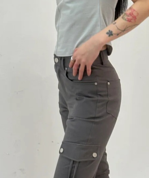 as you are（アズユーアー）の「◇ASYOUARE◇ブランド直輸入正規品/サイドタックブーツカットパンツ SIDE TUCK BOOT-CUT PANTS（カーゴパンツ・レディース・チャコール/ブラック・S/M）」の20枚目の写真