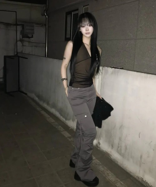 as you are（アズユーアー）の「◇ASYOUARE◇ブランド直輸入正規品/サイドタックブーツカットパンツ SIDE TUCK BOOT-CUT PANTS（カーゴパンツ・レディース・チャコール/ブラック・S/M）」の8枚目の写真