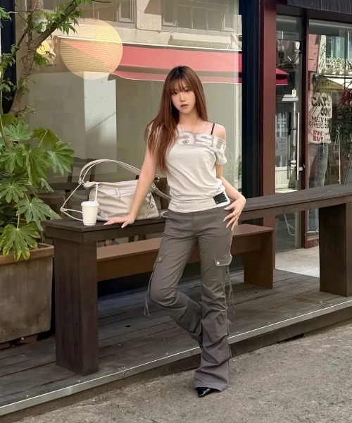 as you are（アズユーアー）の「◇ASYOUARE◇ブランド直輸入正規品/サイドタックブーツカットパンツ SIDE TUCK BOOT-CUT PANTS（カーゴパンツ・レディース・チャコール/ブラック・S/M）」の7枚目の写真