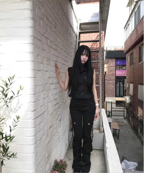 as you are（アズユーアー）の「◇ASYOUARE◇ブランド直輸入正規品/サイドタックブーツカットパンツ SIDE TUCK BOOT-CUT PANTS（カーゴパンツ・レディース・チャコール/ブラック・S/M）」の12枚目の写真