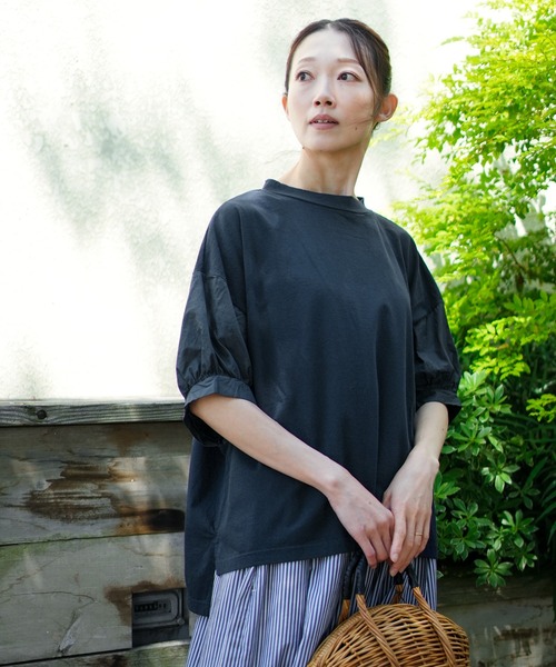 SOLAMONAT(ソラモナ)の「パフスリーブ切り替えPO(Tシャツ/カットソー・レディース・グレイッシュベージュ/ネイビー・FREE)」の2枚目の写真