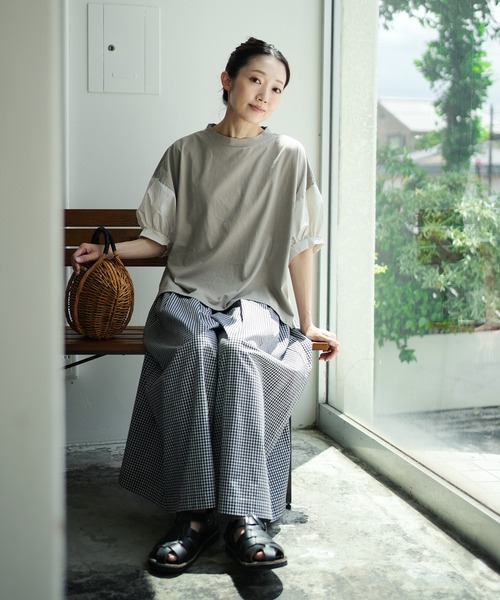 SOLAMONAT(ソラモナ)の「パフスリーブ切り替えPO(Tシャツ/カットソー・レディース・グレイッシュベージュ/ネイビー・FREE)」の1枚目の写真