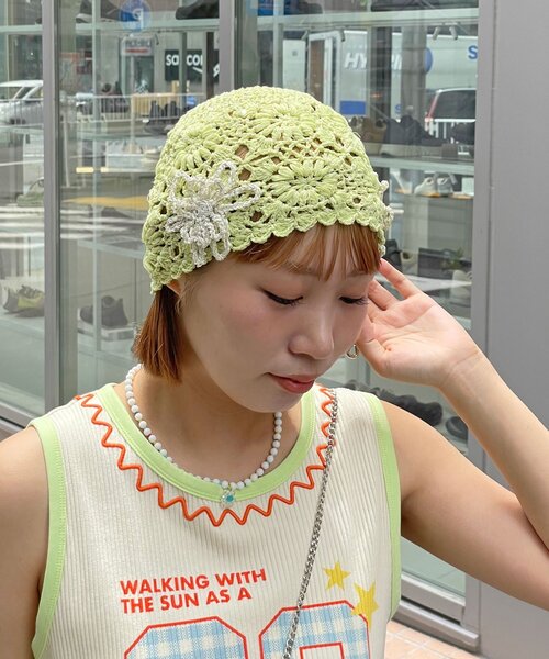 HELLO.SANFRANCISCO(ハローサンフランシスコ)の「【HELLO.SANFRANCISCO/ハローサンフランシスコ】フラワービーズネックレス(ネックレス・レディース・ホワイト/グリーン・ONE SIZE)」の3枚目の写真