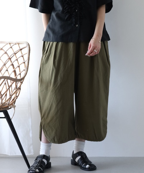 ubasoku(ウバソク)の「ubasoku 近江晒 反発CC加工 50sタイプライター ウエスト切替前後2タック裾スリット ボールパンツ(その他パンツ・レディース・オリーブ/スミクロ/ベージュ・FREE)」の3枚目の写真