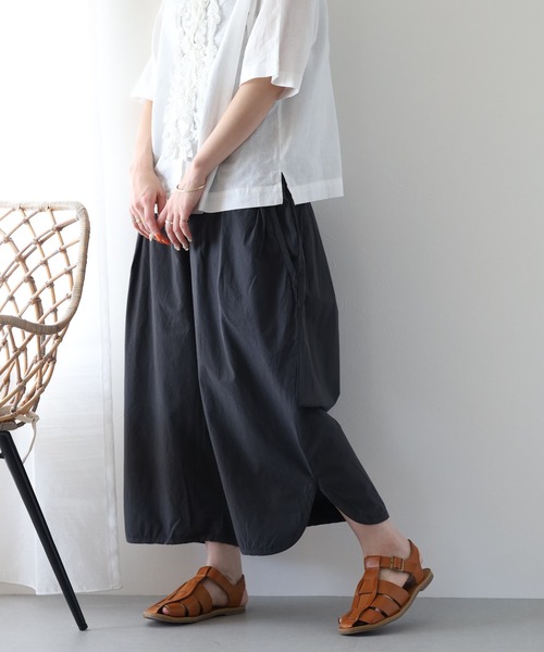 ubasoku(ウバソク)の「ubasoku 近江晒 反発CC加工 50sタイプライター ウエスト切替前後2タック裾スリット ボールパンツ(その他パンツ・レディース・オリーブ/スミクロ/ベージュ・FREE)」の4枚目の写真