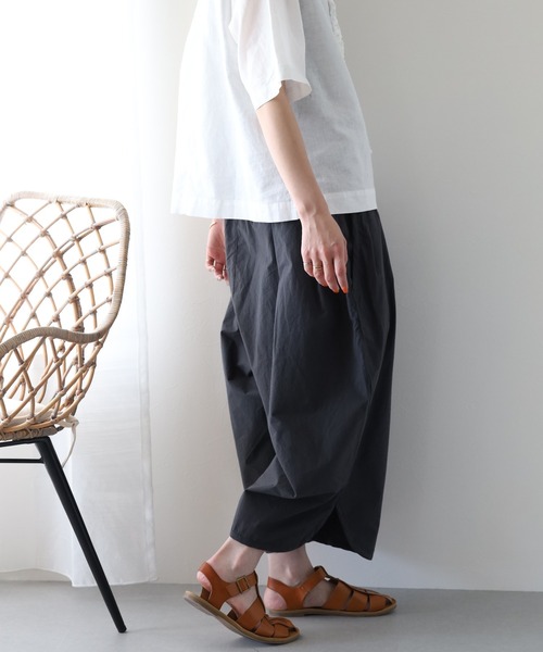 ubasoku(ウバソク)の「ubasoku 近江晒 反発CC加工 50sタイプライター ウエスト切替前後2タック裾スリット ボールパンツ(その他パンツ・レディース・オリーブ/スミクロ/ベージュ・FREE)」の6枚目の写真