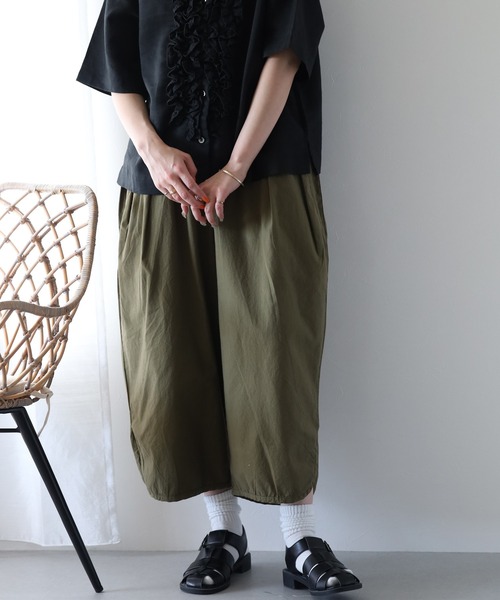 ubasoku(ウバソク)の「ubasoku 近江晒 反発CC加工 50sタイプライター ウエスト切替前後2タック裾スリット ボールパンツ(その他パンツ・レディース・オリーブ/スミクロ/ベージュ・FREE)」の18枚目の写真