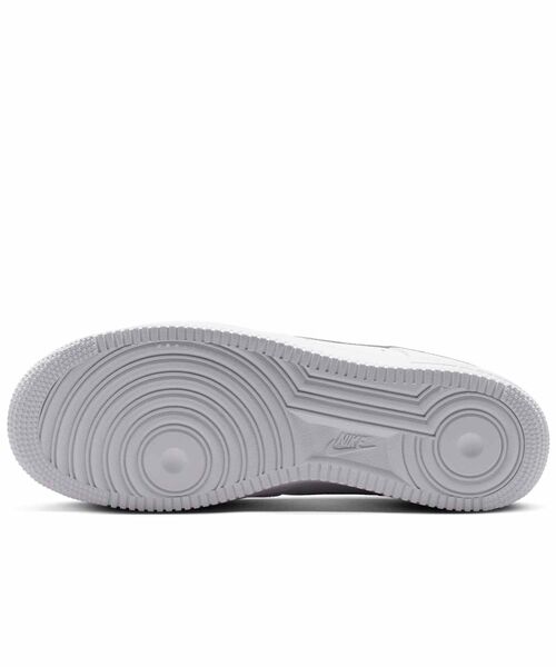 NIKE(ナイキ)の「ナイキ エア フォース 1 '07 メンズシューズ / Nike Air Force 1 '07 Men's Shoes FJ4146-134 White(スニーカー・メンズ・ホワイト・27.5/26.5/28.5/24/27/26/30/29.5/29/28/25.5/25/24.5)」の4枚目の写真