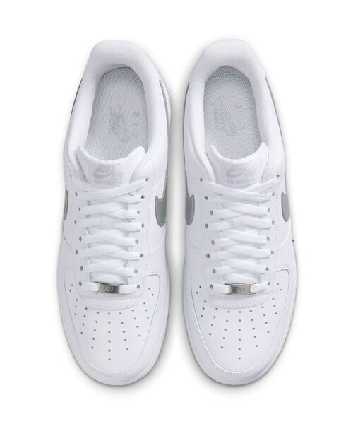 NIKE(ナイキ)の「ナイキ エア フォース 1 '07 メンズシューズ / Nike Air Force 1 '07 Men's Shoes FJ4146-134 White(スニーカー・メンズ・ホワイト・27.5/26.5/28.5/24/27/26/30/29.5/29/28/25.5/25/24.5)」の6枚目の写真