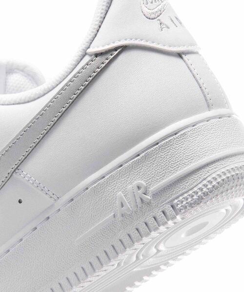 NIKE(ナイキ)の「ナイキ エア フォース 1 '07 メンズシューズ / Nike Air Force 1 '07 Men's Shoes FJ4146-134 White(スニーカー・メンズ・ホワイト・27.5/26.5/28.5/24/27/26/30/29.5/29/28/25.5/25/24.5)」の10枚目の写真