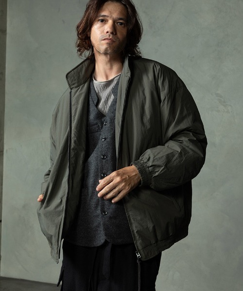 EGO TRIPPING(エゴトリッピング)の「mj11748-VOID WARM JACKET 中綿ジャケット(616760)(ブルゾン・メンズ・チャコール/レッド/ブラック・46/48)」の2枚目の写真